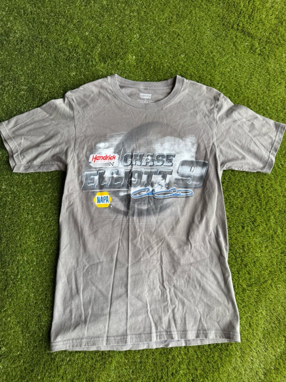 Chase Elliott NASCAR Grey Graphic Shirt Size Small Napa Hendrick Motorsports #9